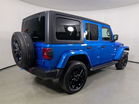 Used 2022 Jeep Wrangler Unlimited Sahara w/ Cold Weather Group image 7