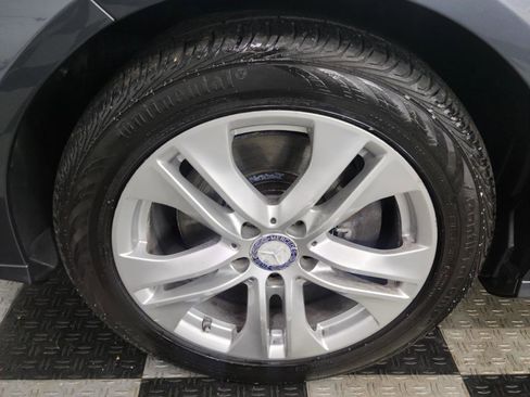 Used 2010 Mercedes-Benz E 350 4MATIC Sedan image 19