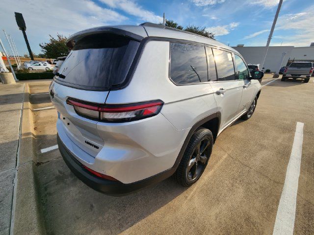 Used 2025 Jeep Grand Cherokee L Limited w/ Black Appearance Package AWD/4WD image 6