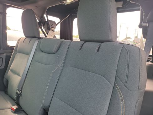 Used 2024 Jeep Wrangler Sport S image 8