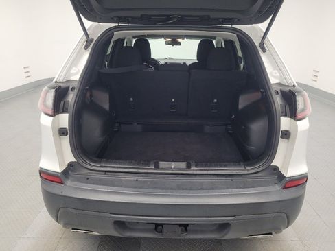 Used 2019 Jeep Cherokee Latitude w/ Popular Appearance Group FWD image 29