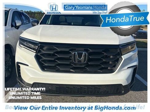 Certified 2025 Honda Pilot Sport image 5