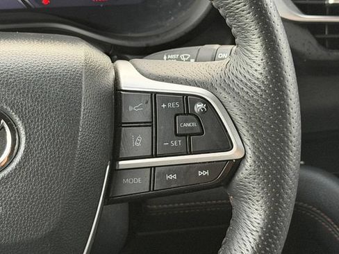 Certified 2025 Toyota Sienna Platinum AWD/4WD image 29