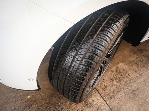 Used 2025 Land Rover Range Rover Autobiography image 12