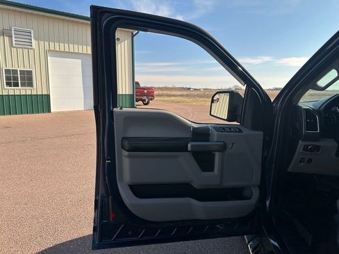 Used 2016 Ford F150 XLT w/ Equipment Group 302A Luxury image 11