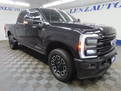Used 2025 Ford F350 Platinum w/ FX4 Off-Road Package image 3