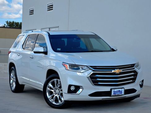 Used 2018 Chevrolet Traverse High Country image 2