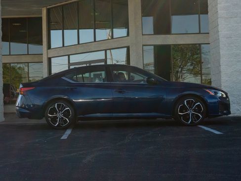 Used 2023 Nissan Altima 2.5 SR image 4