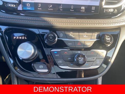 New 2026 Chrysler Pacifica Pinnacle AWD/4WD image 14