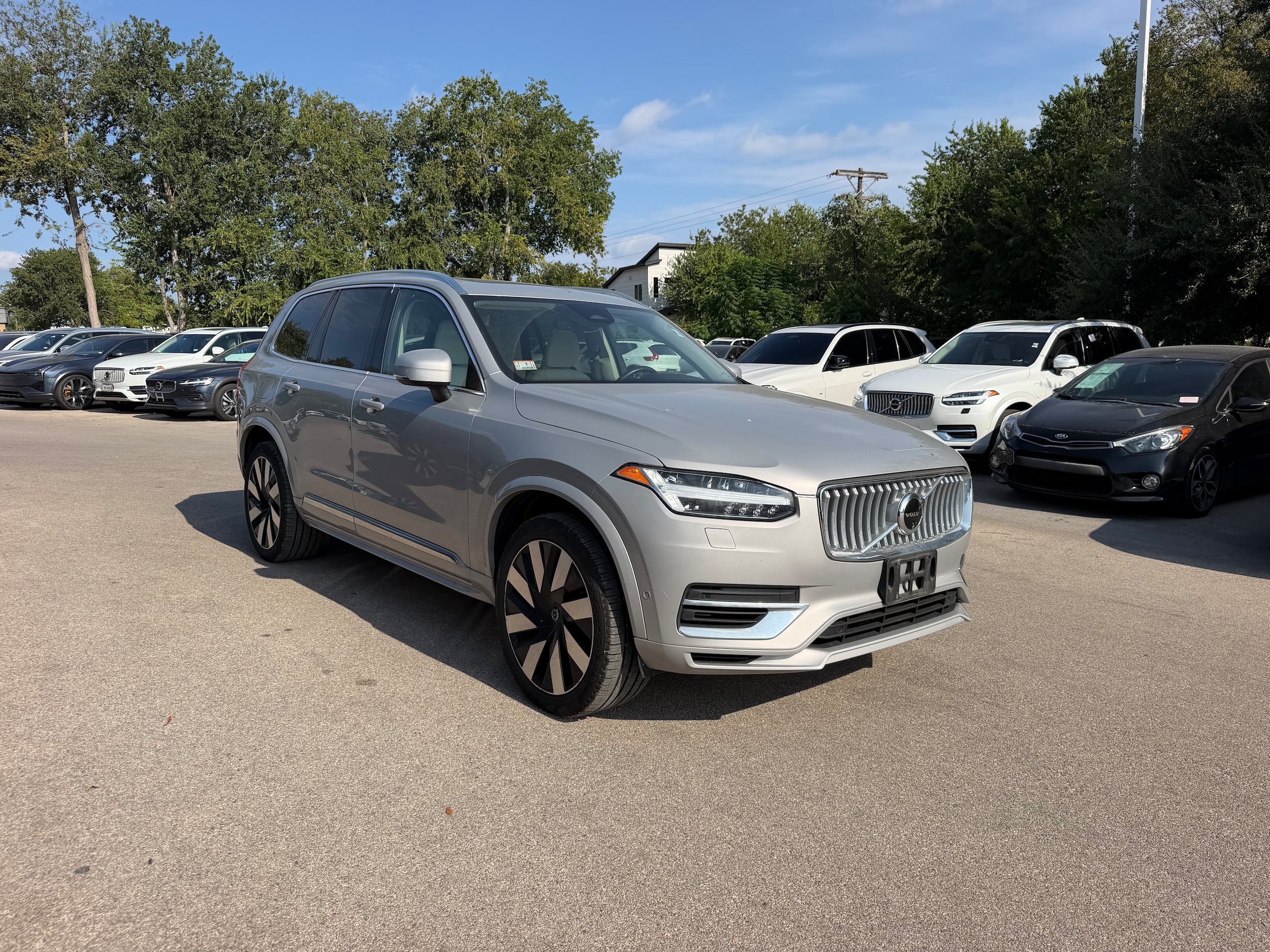 Certified 2025 Volvo XC90 T8 Plus w/ Protection Package AWD/4WD image 7