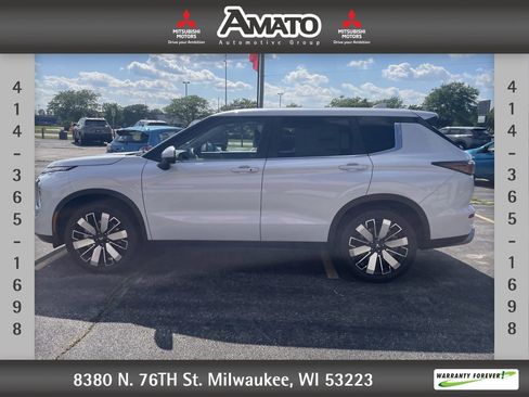 New 2025 Mitsubishi Outlander SE image 2