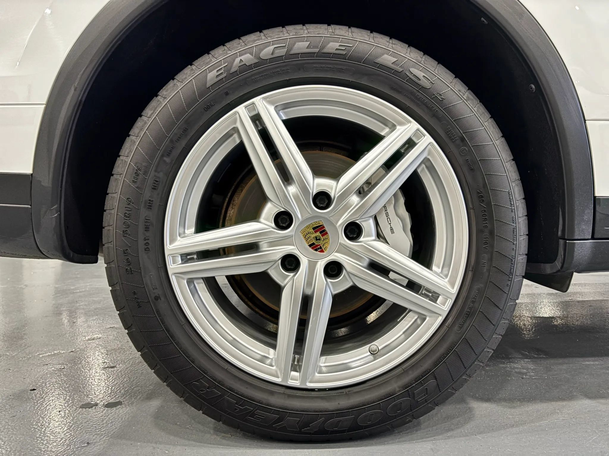 Used 2017 Porsche Cayenne S w/ Premium Package AWD/4WD image 54