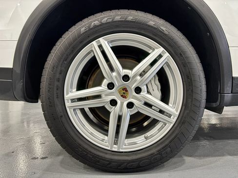 Used 2017 Porsche Cayenne S w/ Premium Package AWD/4WD image 54