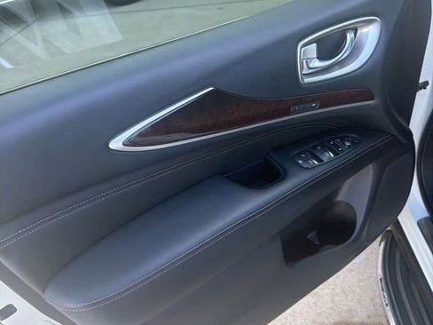 Used 2018 INFINITI QX60 FWD w/ Deluxe Technology Package image 14