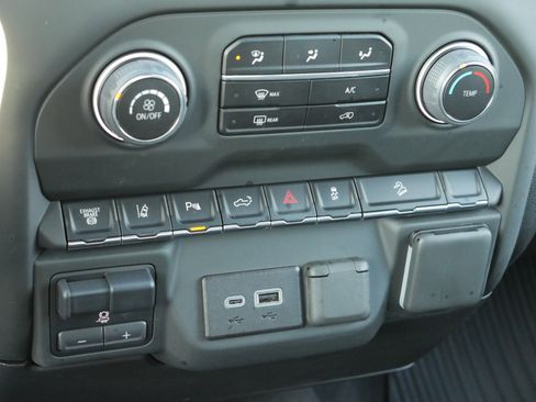 Used 2024 Chevrolet Silverado 2500 Custom w/ Custom Value Package image 13