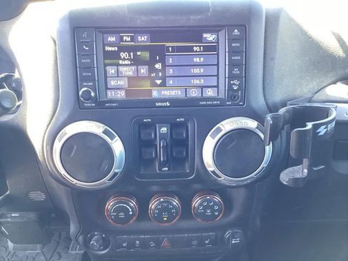 Used 2017 Jeep Wrangler Unlimited Rubicon w/ Dual Top Group AWD/4WD image 10