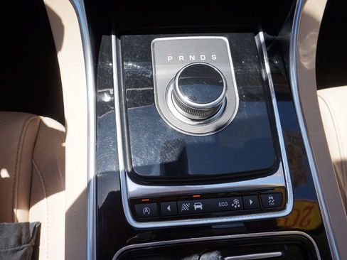 Used 2017 Jaguar XF RWD image 38