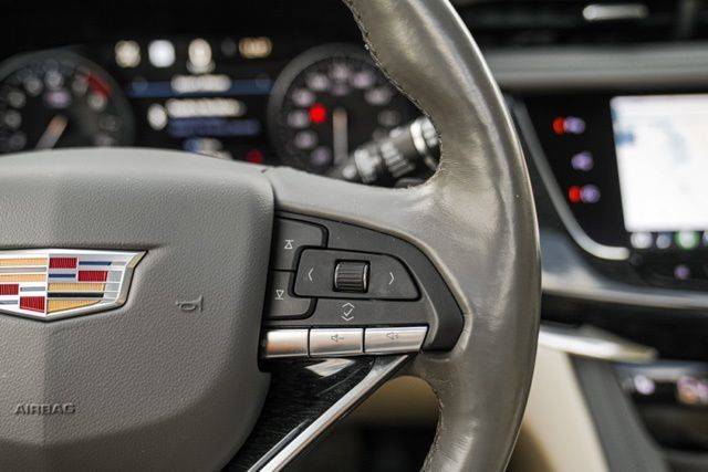 Used 2020 Cadillac XT6 Premium Luxury AWD/4WD image 32