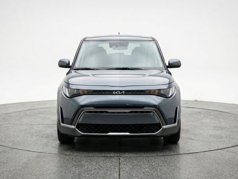 Used 2025 Kia Soul LX w/ LX Technology Package FWD image 2