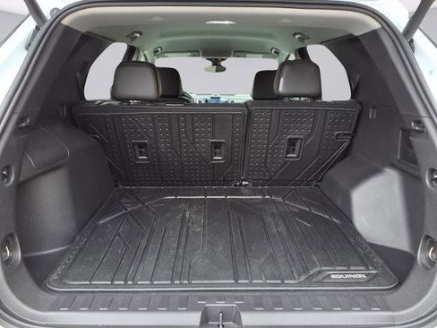 Used 2024 Chevrolet Equinox Premier image 23