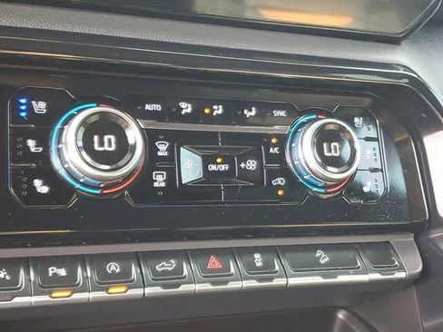 Used 2024 GMC Sierra 1500 AT4 w/ Technology Package AWD/4WD image 23