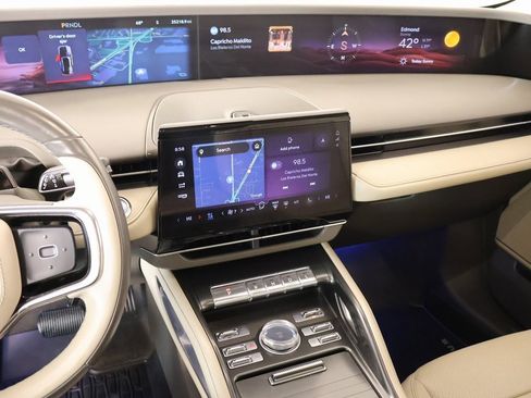 Used 2024 Lincoln Nautilus Premier w/ Equipment Group 102A image 5