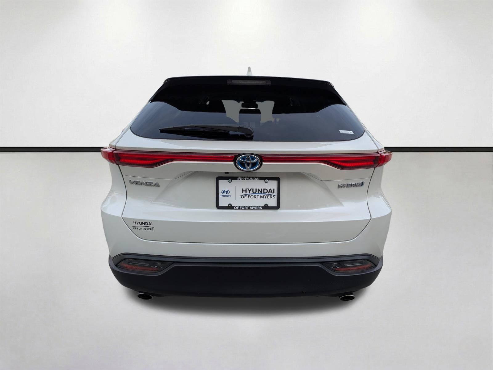 Used 2022 Toyota Venza LE AWD/4WD image 5