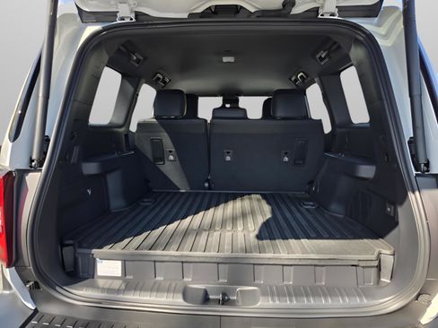 Used 2024 Toyota Land Cruiser image 28