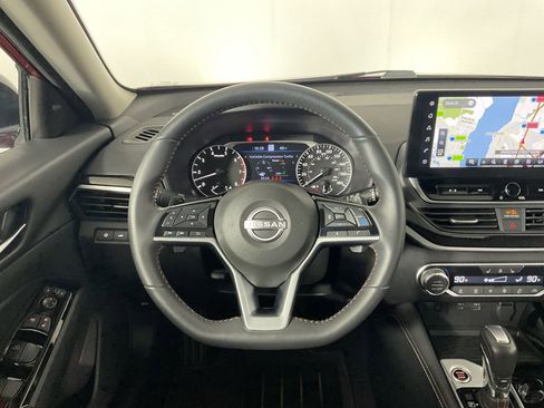 Used 2024 Nissan Altima 2.0 SR image 9
