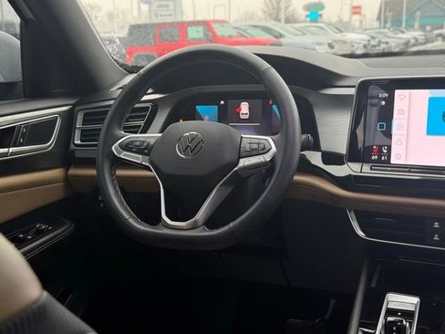 Used 2025 Volkswagen Atlas Cross Sport SE w/ Panoramic Sunroof Package image 25