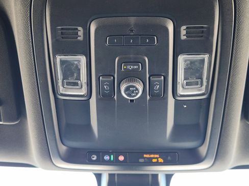 Used 2022 Chevrolet Suburban Premier image 21