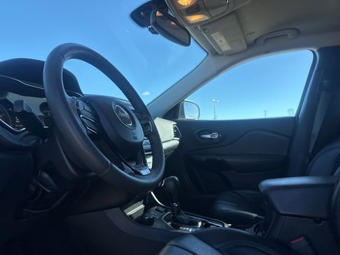 Used 2020 Jeep Cherokee Latitude Plus image 28