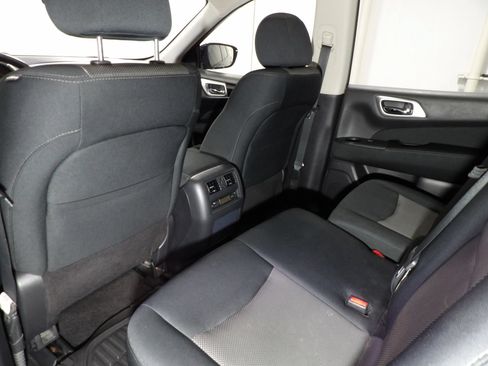 Used 2017 Nissan Pathfinder SV w/ SV Cold Weather Package AWD/4WD image 11