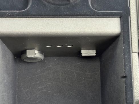 Used 2012 INFINITI G37 Base w/ Premium Pkg image 31