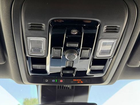 New 2026 Chevrolet Suburban Z71 w/ Z71 Off-Road Package AWD/4WD image 18
