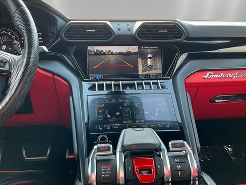 Used 2022 Lamborghini Urus AWD/4WD image 9