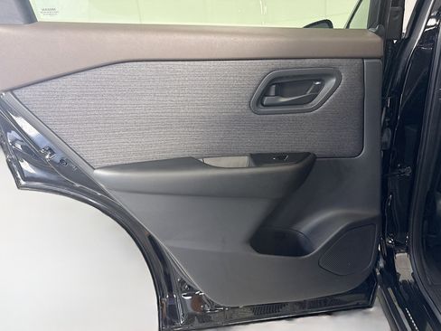 Used 2023 Nissan Rogue S FWD image 26
