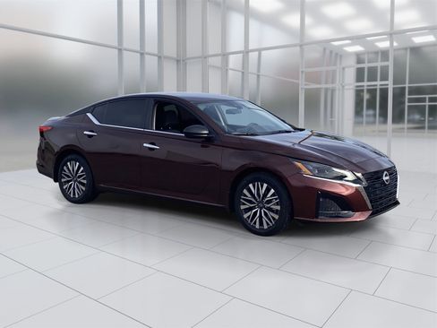 New 2025 Nissan Altima 2.5 SV image 8