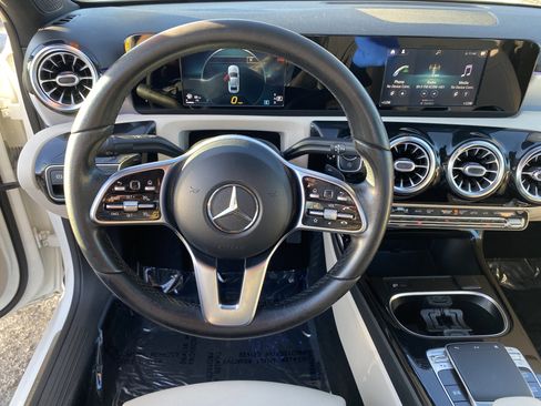 Used 2020 Mercedes-Benz A 220 image 11