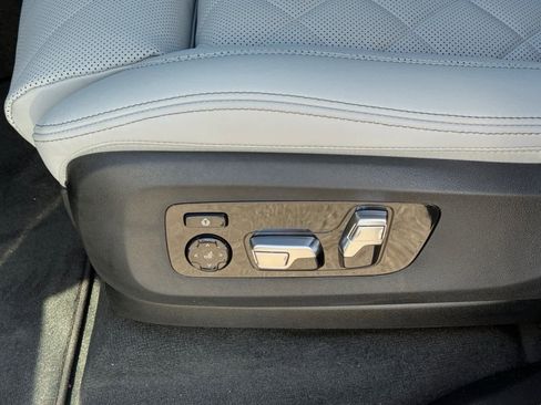 New 2026 BMW X5 xDrive50e image 11