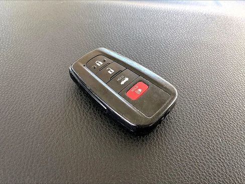 Used 2019 Toyota Camry SE w/ Convenience Package FWD image 31