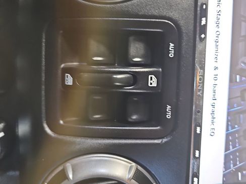 Used 2018 Jeep Wrangler Unlimited Sahara image 24