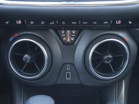 Used 2025 Chevrolet Blazer LT FWD image 20