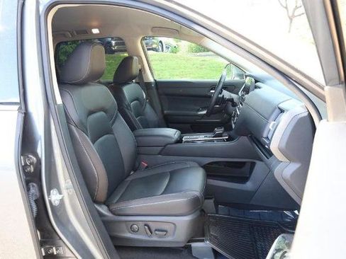 Certified 2025 Nissan Pathfinder SL FWD image 29