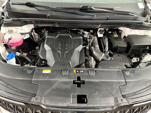 Used 2025 Kia Carnival FWD image 35