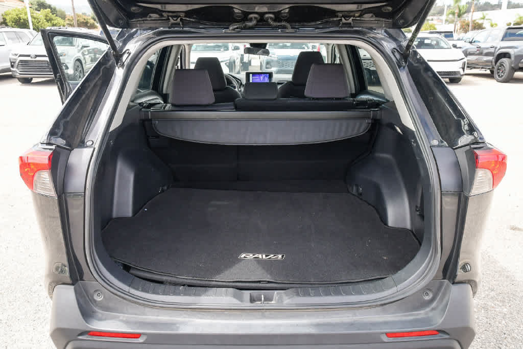 Used 2025 Toyota RAV4 XLE AWD/4WD image 30