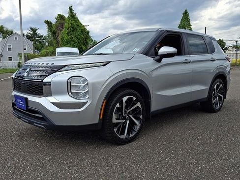 Used 2022 Mitsubishi Outlander ES FWD image 3