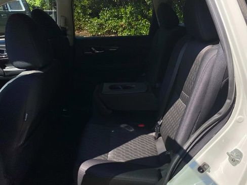 Used 2019 Nissan Rogue SV FWD image 9