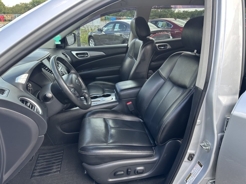 Used 2018 Nissan Pathfinder SL FWD image 16