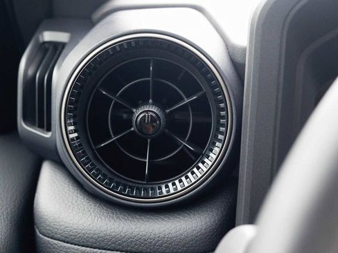 Used 2025 Toyota Land Cruiser image 32